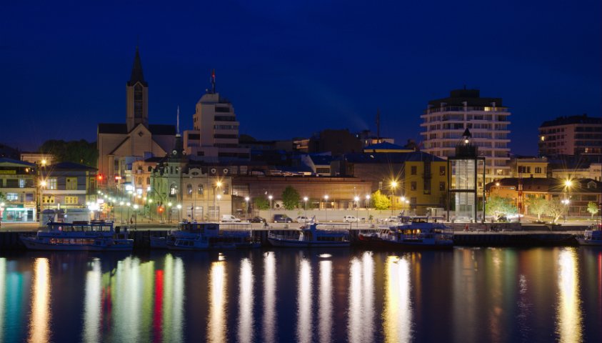 Valdivia at night